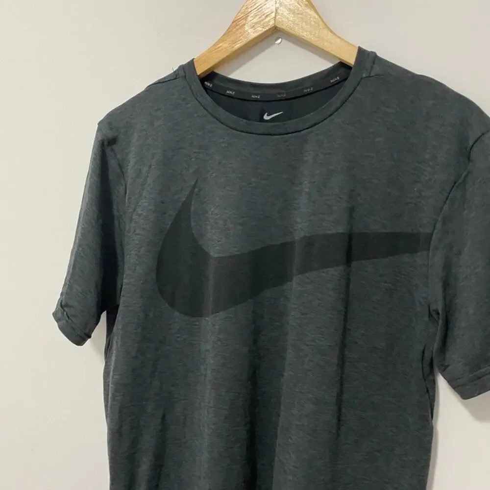 Nike Gray Short Sleeve Dri Fit Tee Size Medium